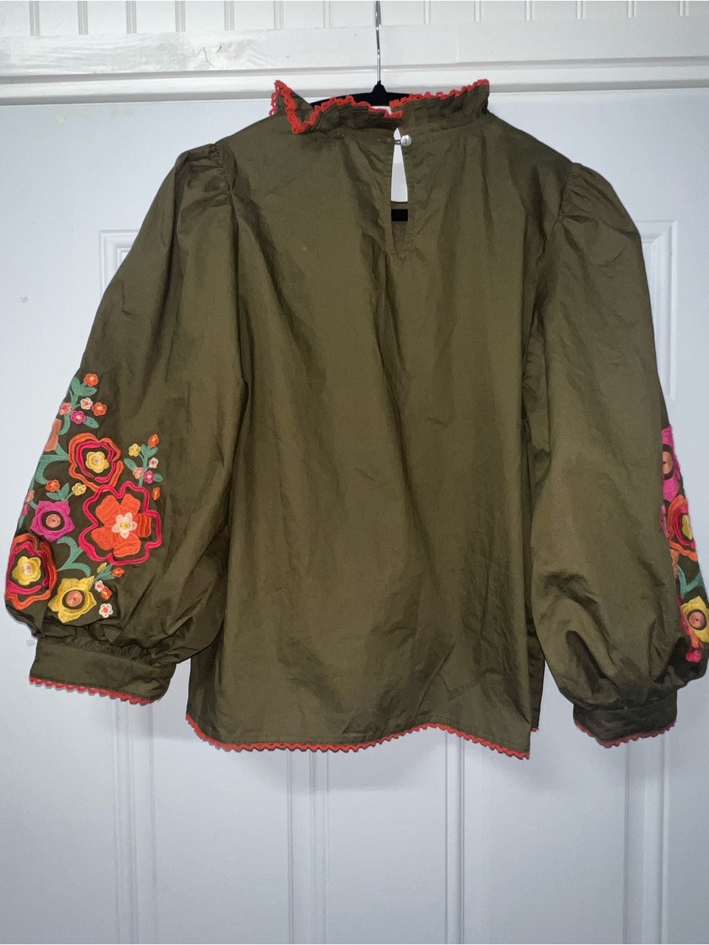Jodifil medium embroidered bubble long sleeve blouse in olive green - Picture 8 of 10